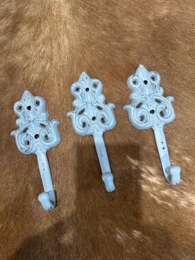 Decorative Fleur De Lis 3 Pack Wall Hooks
